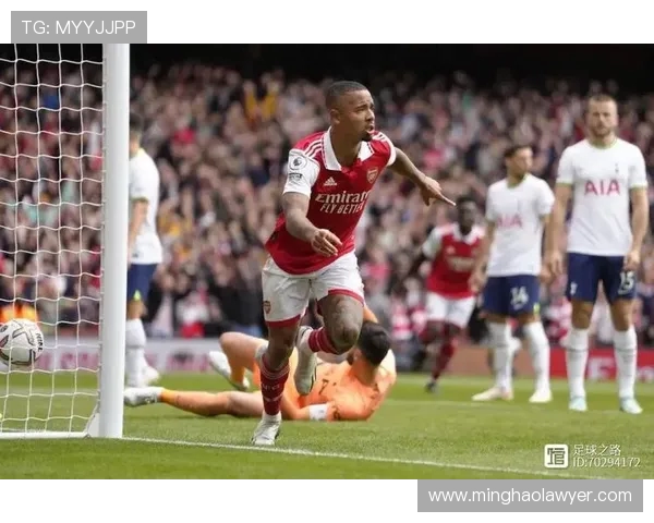 苏维埃翼与乌拉尔的激烈对决揭示足球战术与团队合作的精彩瞬间 苏维埃翼与乌拉尔的激烈对决揭示足球战术与团队合作的精彩瞬间